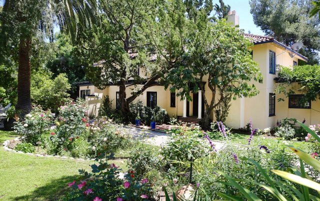 1077 E Altadena Drive