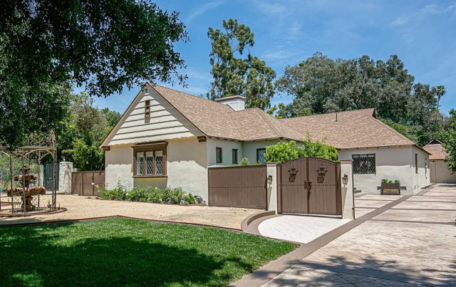 1096 N Holliston Avenue